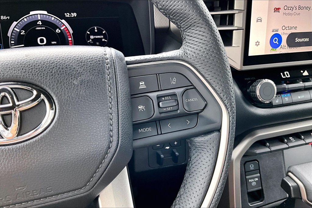 Used 2026 Toyota Tundra Limited AWD/4WD image 13