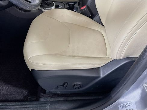 Used 2017 Jeep Cherokee Latitude w/ Safety/Convenience Group image 18