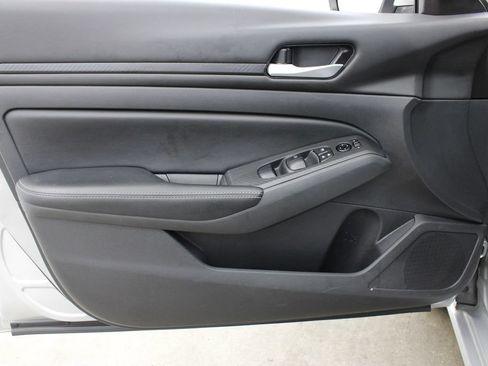 Used 2024 Nissan Altima 2.5 SV FWD image 16