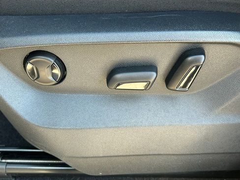 Used 2020 Volkswagen Atlas Cross Sport SE w/ Towing Package image 27