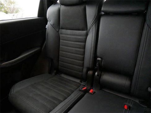 Used 2025 Mitsubishi Outlander SE image 13