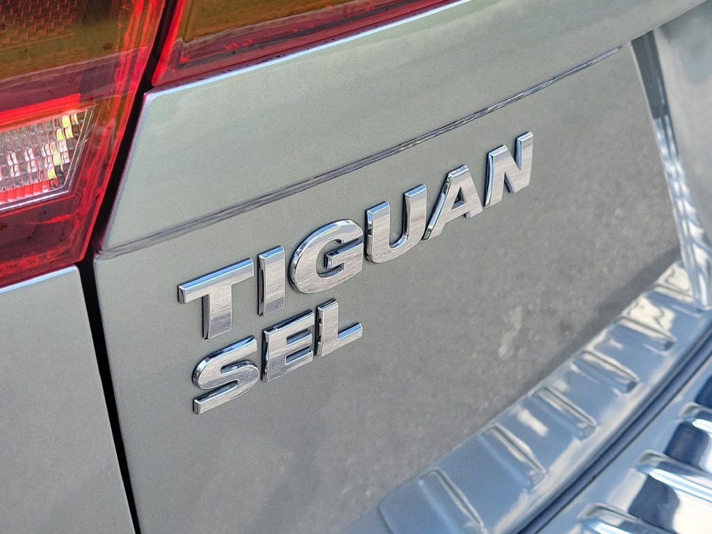 Used 2020 Volkswagen Tiguan SEL Premium R-Line w/ 3rd Row Seat Package AWD/4WD image 5