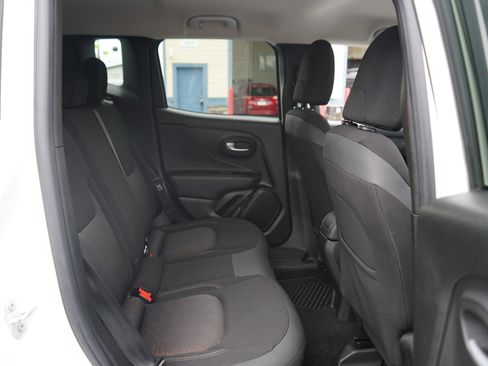 Used 2023 Jeep Renegade Latitude image 30