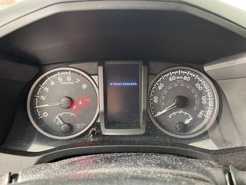 Used 2017 Toyota Tacoma TRD Sport w/ Tow Package (A/T) AWD/4WD image 5