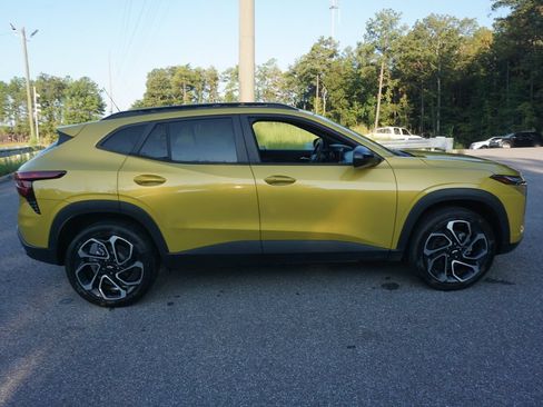 Used 2024 Chevrolet Trax RS FWD image 21