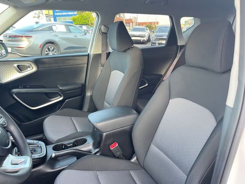 Used 2025 Kia Soul LX w/ LX Technology Package image 27