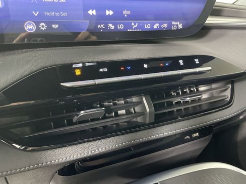 Used 2025 Buick Enclave Preferred image 17