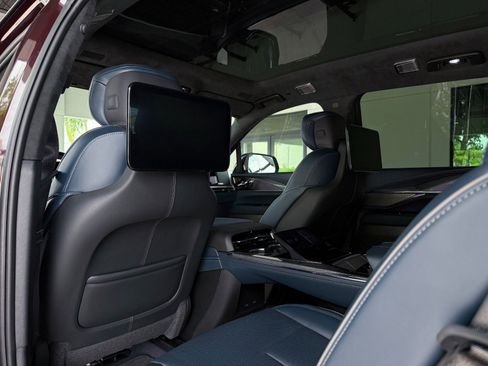 Used 2025 Cadillac Escalade IQ Sport 2 AWD/4WD image 35