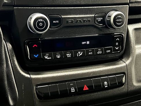 Used 2024 RAM ProMaster 2500 w/ Convenience Group FWD image 25