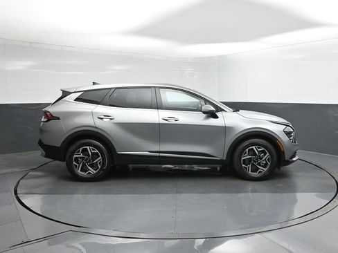 Used 2025 Kia Sportage LX FWD image 11