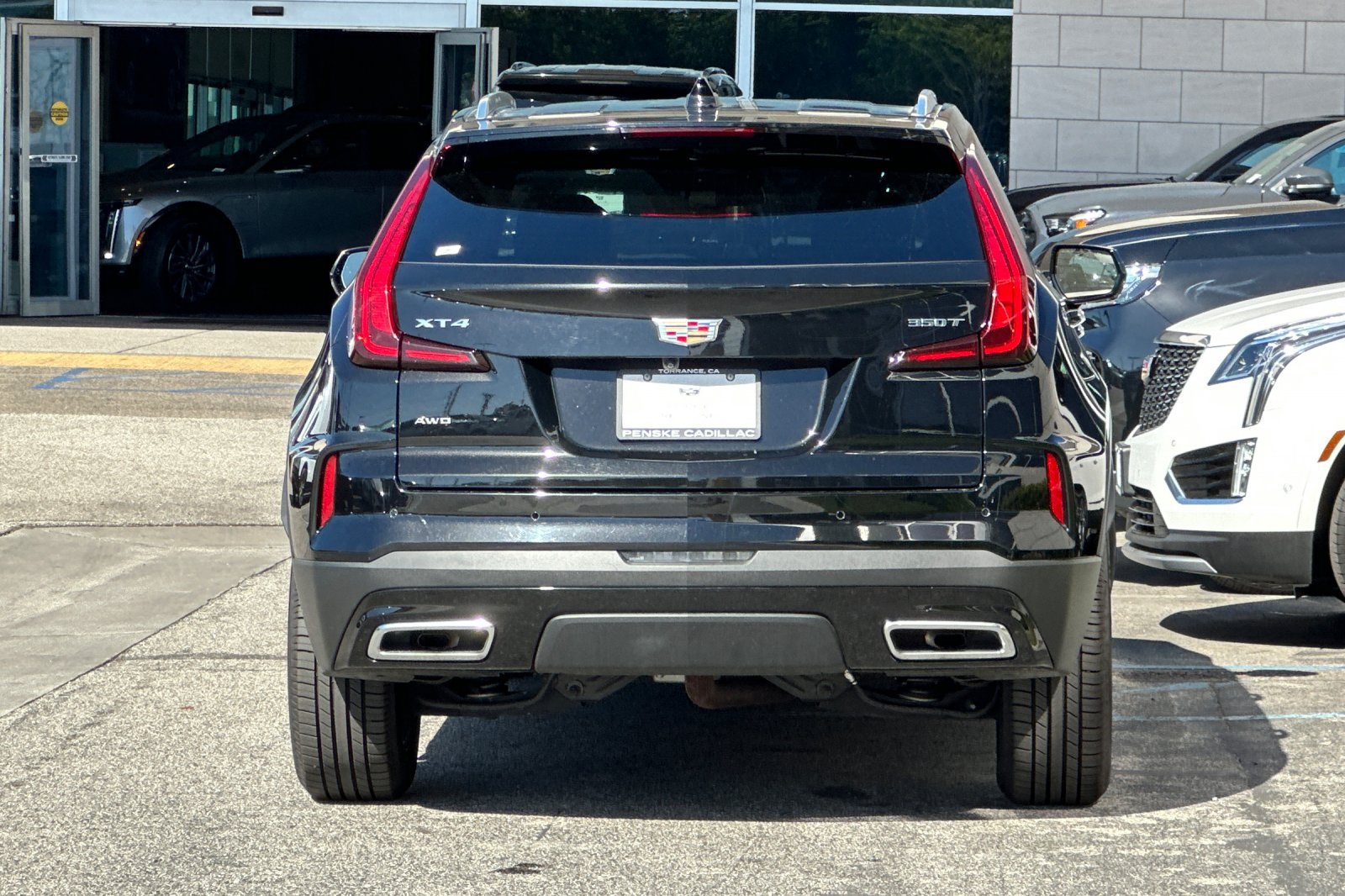 Used 2025 Cadillac XT4 Premium Luxury w/ Cold Weather Package AWD/4WD image 5