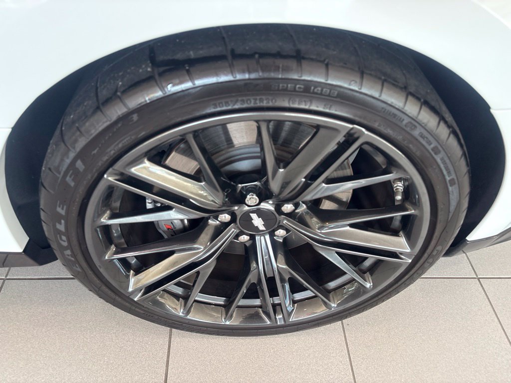 Used 2018 Chevrolet Camaro ZL1 RWD image 12
