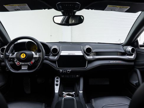 Used 2018 Ferrari GTC4Lusso image 2