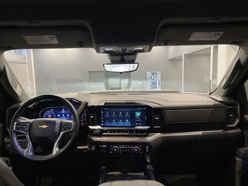 Used 2024 Chevrolet Silverado 2500 LTZ w/ LTZ Convenience Package image 16