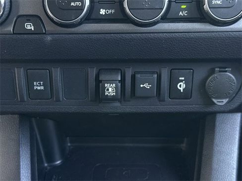 Used 2021 Toyota Tacoma TRD Off-Road image 23