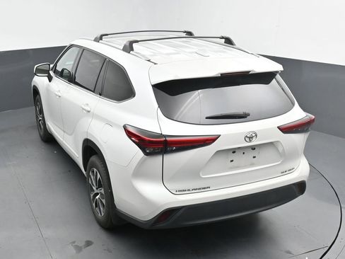 Used 2022 Toyota Highlander XLE image 23