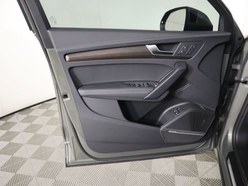 Used 2025 Audi Q5 e Premium Plus w/ Premium Plus Package image 26