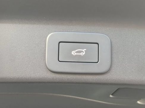 Used 2025 Jaguar F-PACE R-Dynamic S AWD/4WD image 15