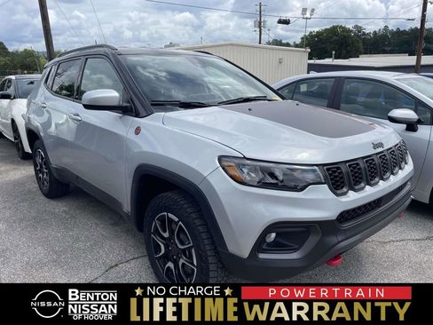 Used 2025 Jeep Compass Trailhawk AWD/4WD image 1
