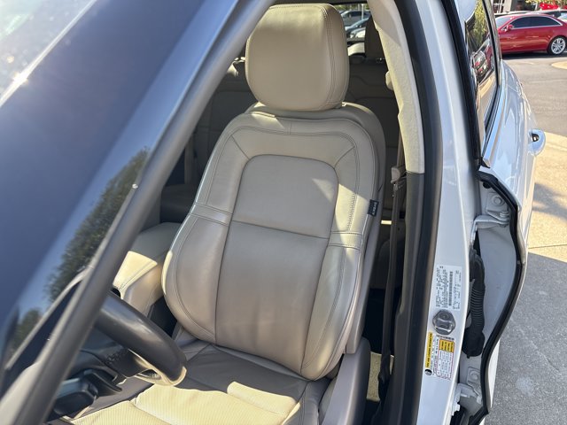 Used 2020 Lincoln Corsair Reserve w/ Appearance Package FWD image 16