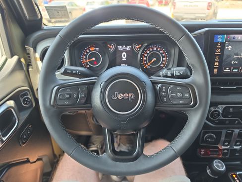 Used 2025 Jeep Wrangler Sport AWD/4WD image 19