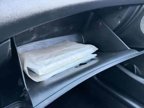 Used 2016 Hyundai Veloster 3dr Cpe Man image 38