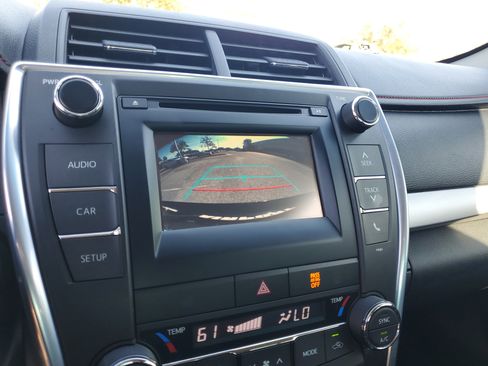 Used 2015 Toyota Camry XLE image 19