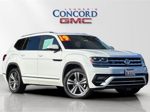 Used 2019 Volkswagen Atlas SE w/ Panoramic Sunroof Package image 2