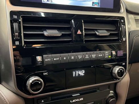 Used 2022 Lexus GX 460 Premium w/ Premium Package AWD/4WD image 30