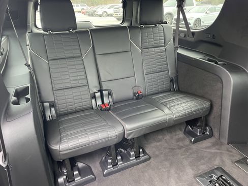 Used 2025 Cadillac Escalade ESV Sport Platinum image 34