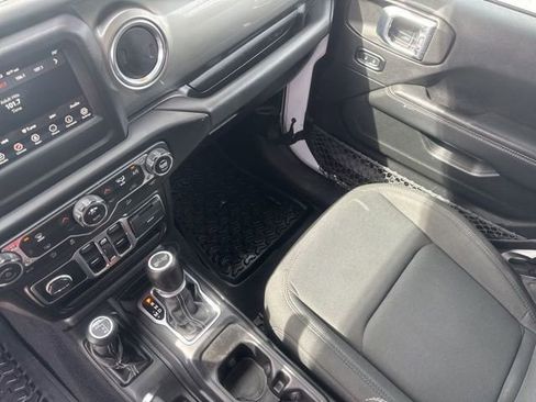 Used 2020 Jeep Wrangler Unlimited Sahara AWD/4WD image 12