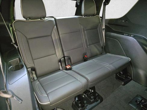 Used 2025 Chevrolet Tahoe Premier AWD/4WD image 12