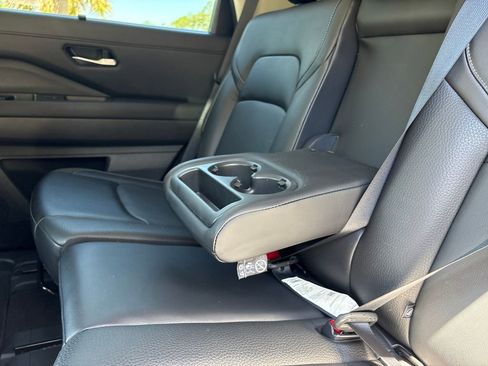 Used 2023 Nissan Pathfinder SL AWD/4WD image 28