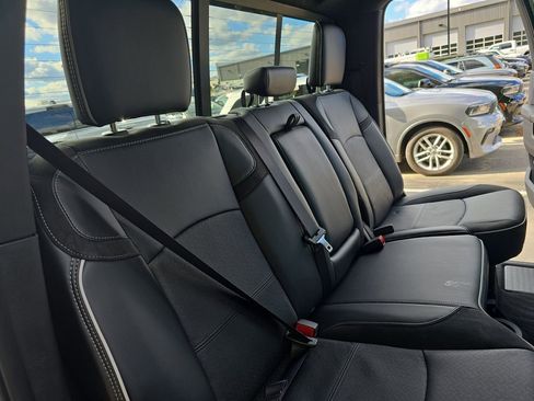 New 2026 RAM 2500 Laramie AWD/4WD image 11