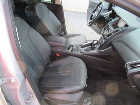 Used 2014 Ford Focus Titanium FWD image 24