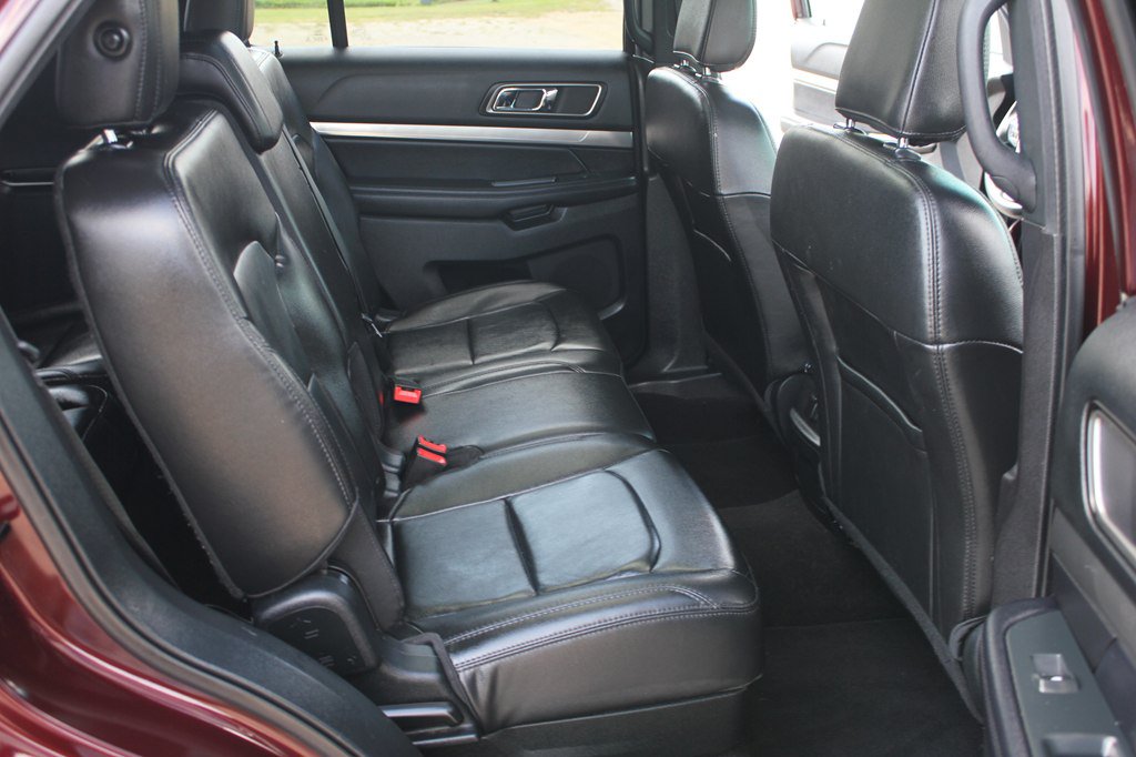 Used 2018 Ford Explorer XLT w/ Equipment Group 202A AWD/4WD image 35