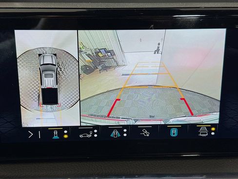 Used 2023 GMC Sierra 1500 Denali w/ Technology Package AWD/4WD image 14