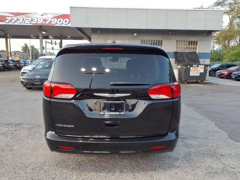 Used 2023 Chrysler Voyager LX FWD image 4
