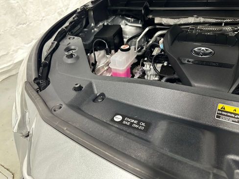 Used 2025 Toyota Highlander XLE AWD/4WD image 75