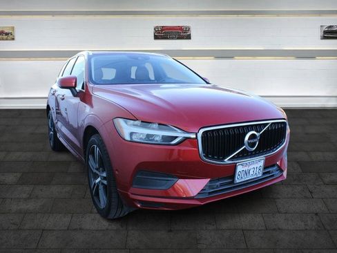 Used 2018 Volvo XC60 T5 Momentum w/ Vision Package image 1