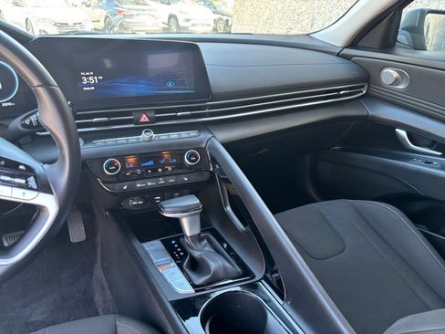 Used 2025 Hyundai Elantra SEL FWD image 42