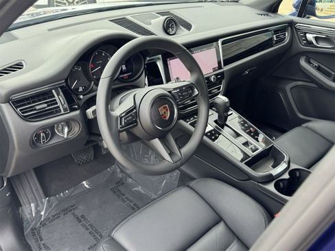 New 2025 Porsche Macan image 4