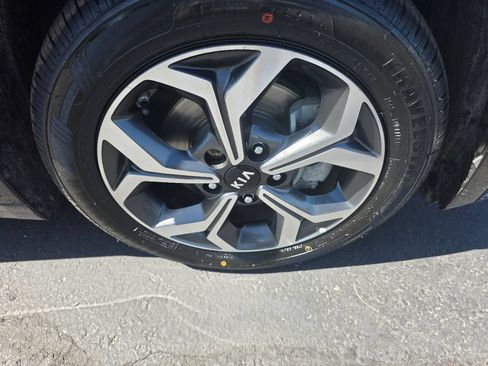 Used 2020 Kia Forte LXS FWD image 7