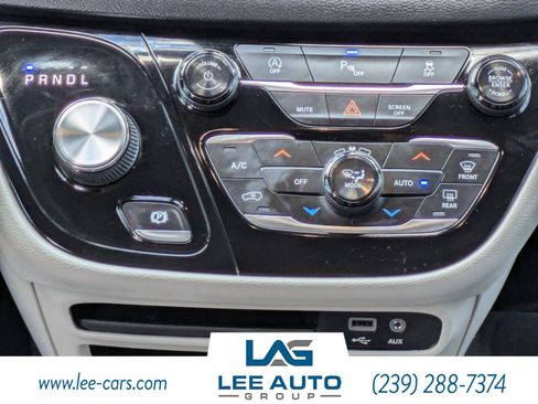 Used 2019 Chrysler Pacifica Touring-L FWD image 18