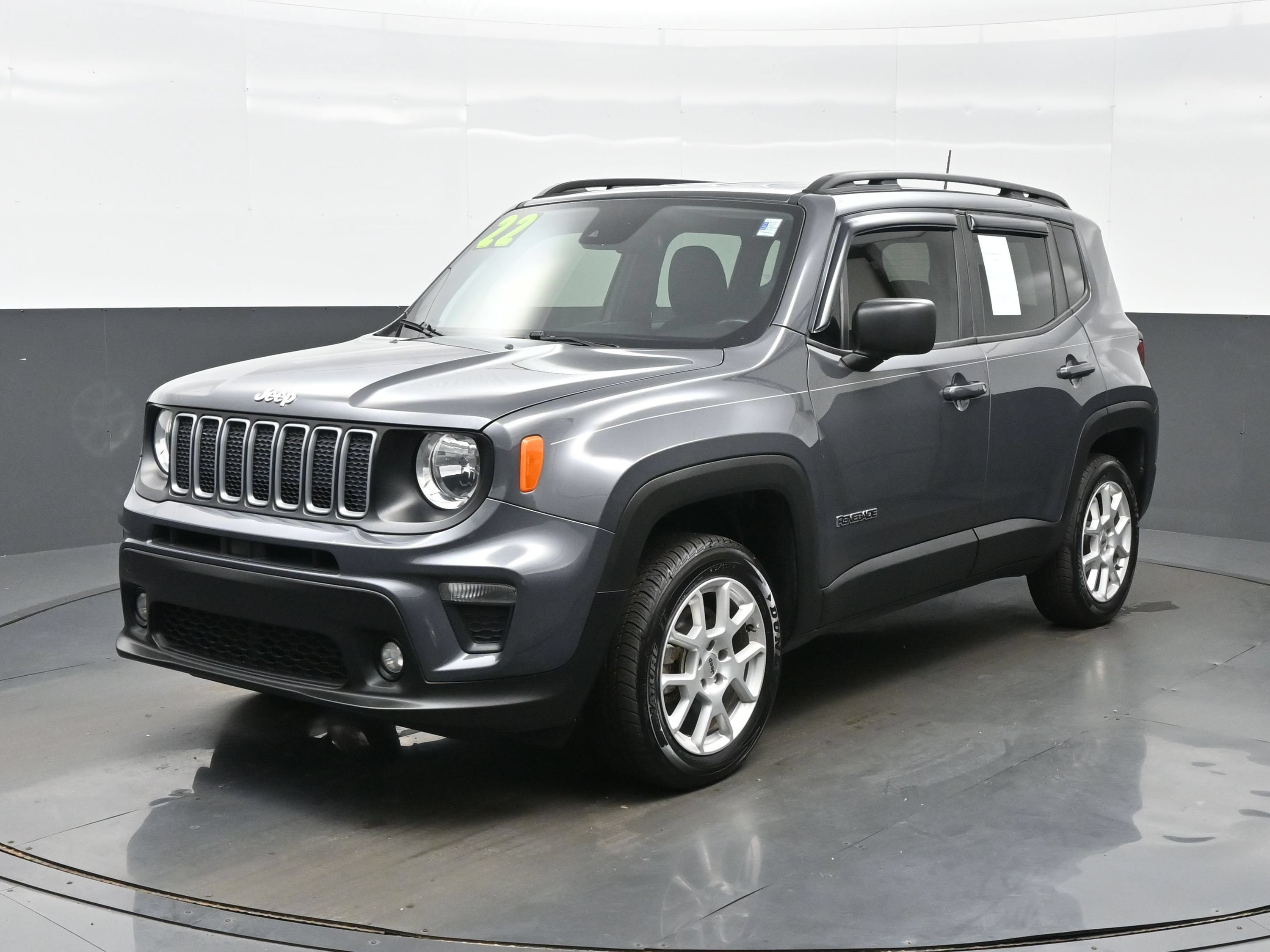 Used 2022 Jeep Renegade Latitude AWD/4WD image 2