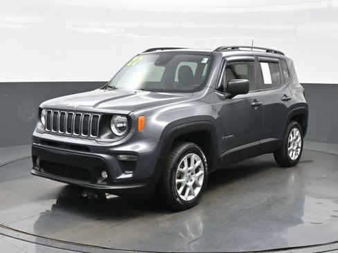 Used 2022 Jeep Renegade Latitude AWD/4WD image 2