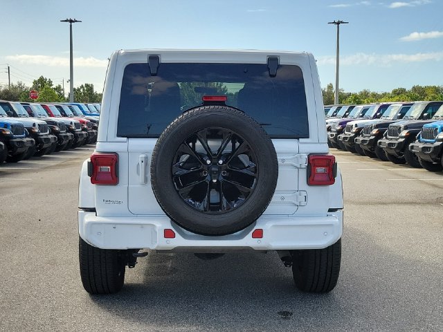 Used 2022 Jeep Wrangler Unlimited Sahara AWD/4WD image 10