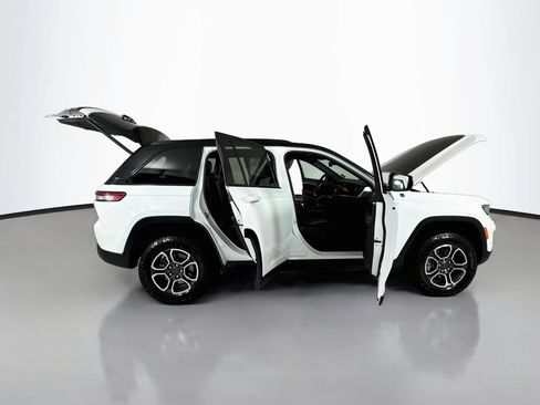 Used 2023 Jeep Grand Cherokee Trailhawk w/ Advanced Protech Group II AWD/4WD image 31