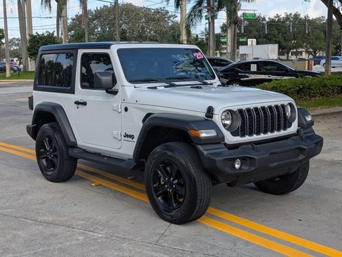 Used 2025 Jeep Wrangler Sport AWD/4WD image 3