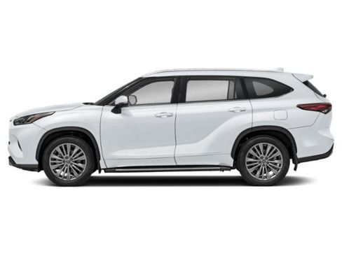 Used 2025 Toyota Highlander Platinum image 3